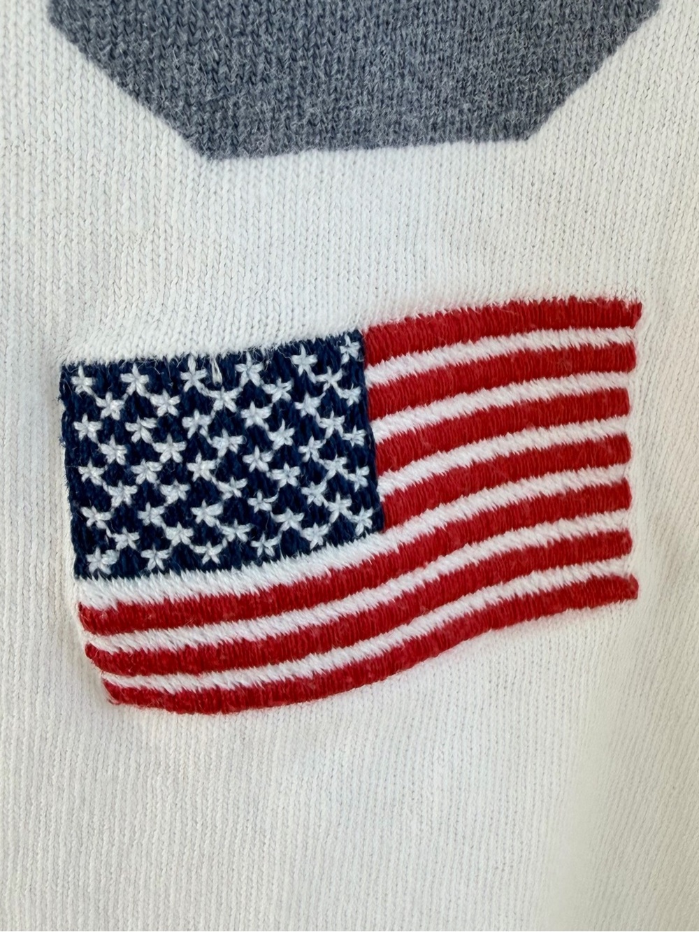 Brandy Melville USA white cotton t-shirt with embroidered flag - Picture 2 of 7